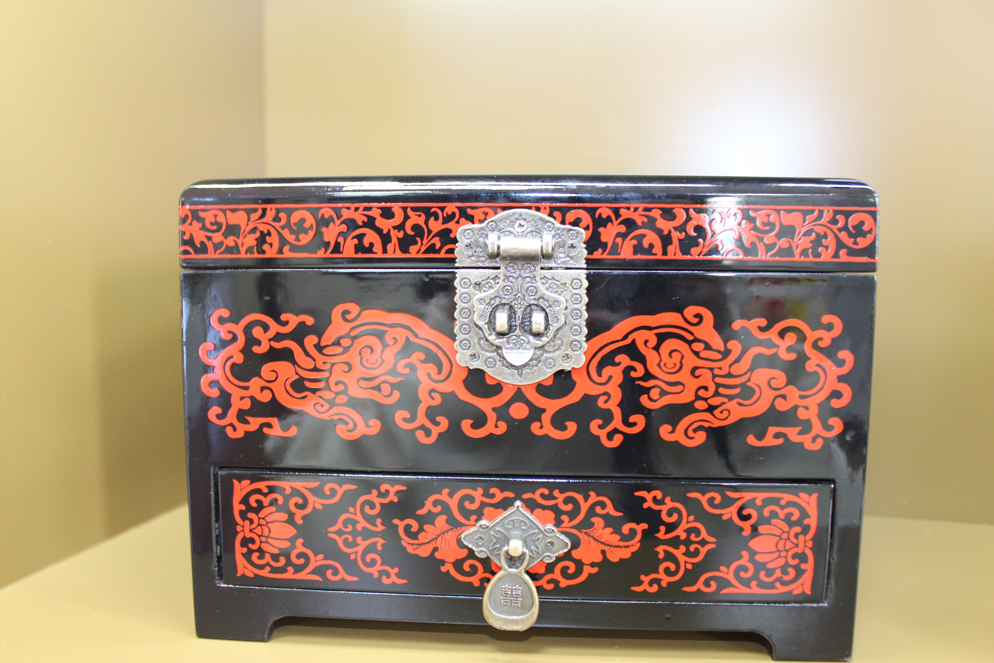 平遥推光漆器（首饰盒）